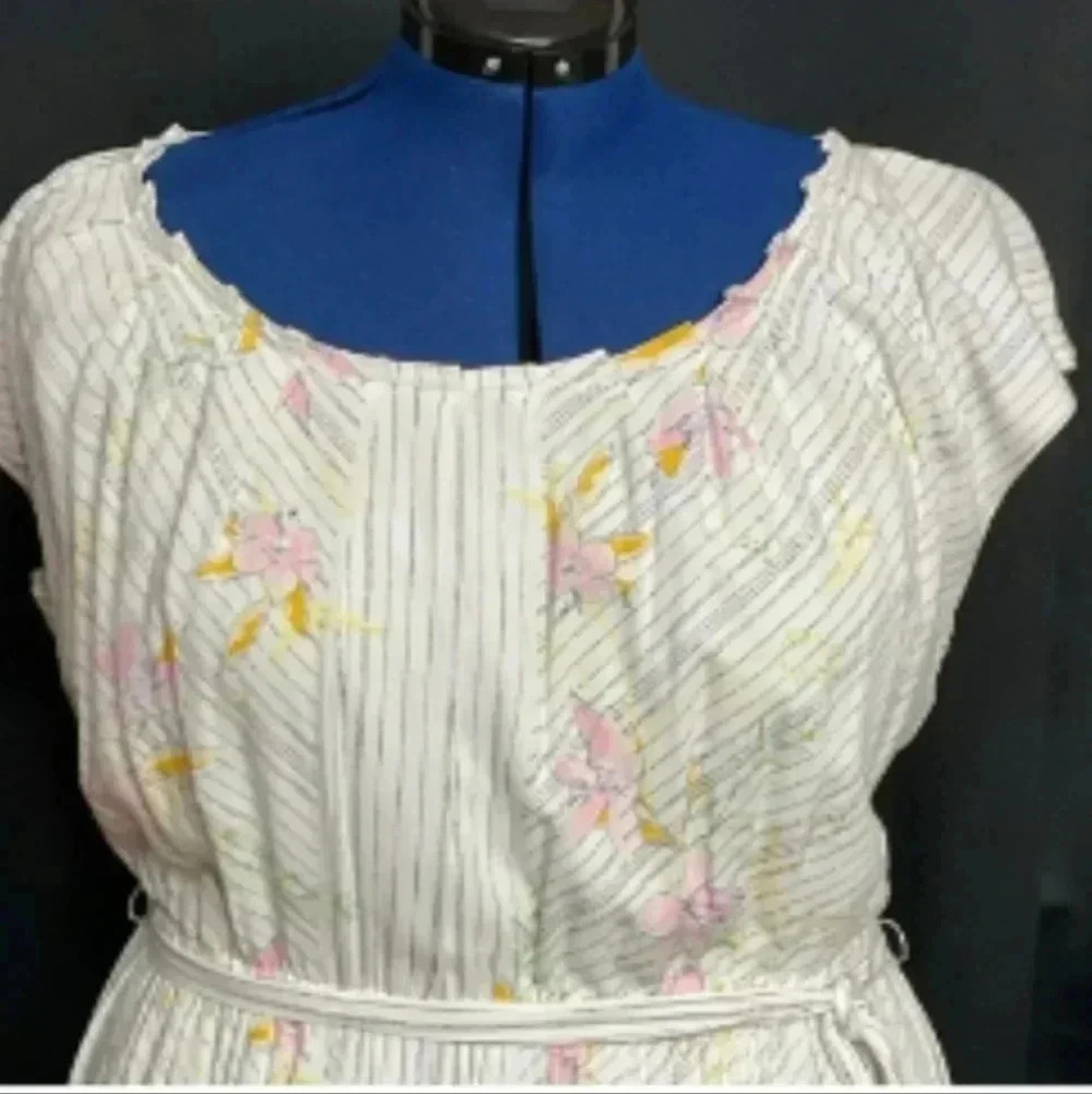 Lauren Conrad size Medium New with tags Pleated round neck midi dress. - Picture 10 of 15